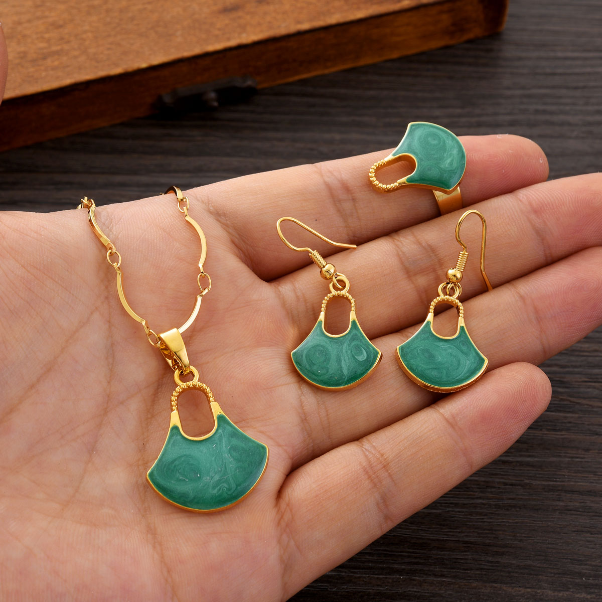 Fashion PNG Gold Color Jewelry - огляд і ціна Women Fashion Png