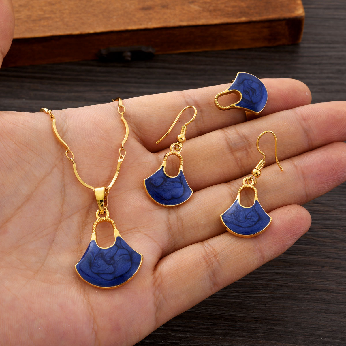 Fashion PNG Gold Color Jewelry - огляд і ціна Women Fashion Png